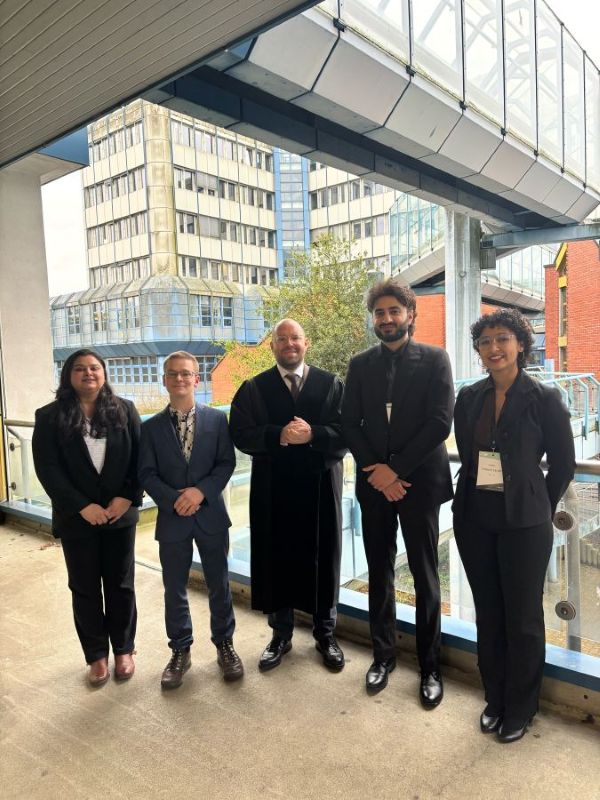 Foto-MootCourt-mit MB