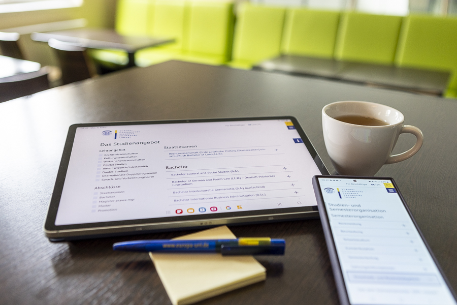 stillleben, tablet, info, handy, teetasse, stift, klebeblock